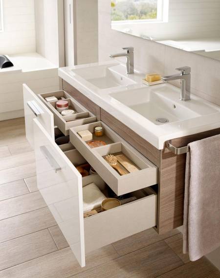 Prisma vanity with double basin