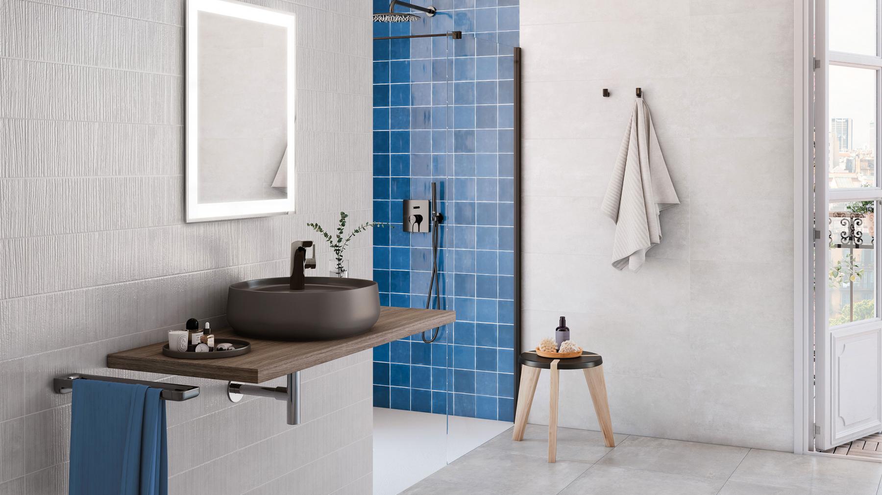 Accessories for a bathroom in full color Roca Life