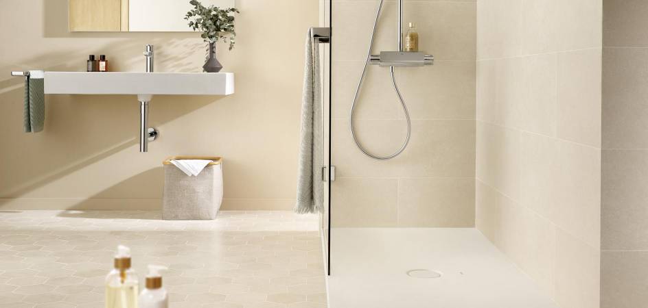 SMALL BATHROOMS WITH SHOWER - ROCA