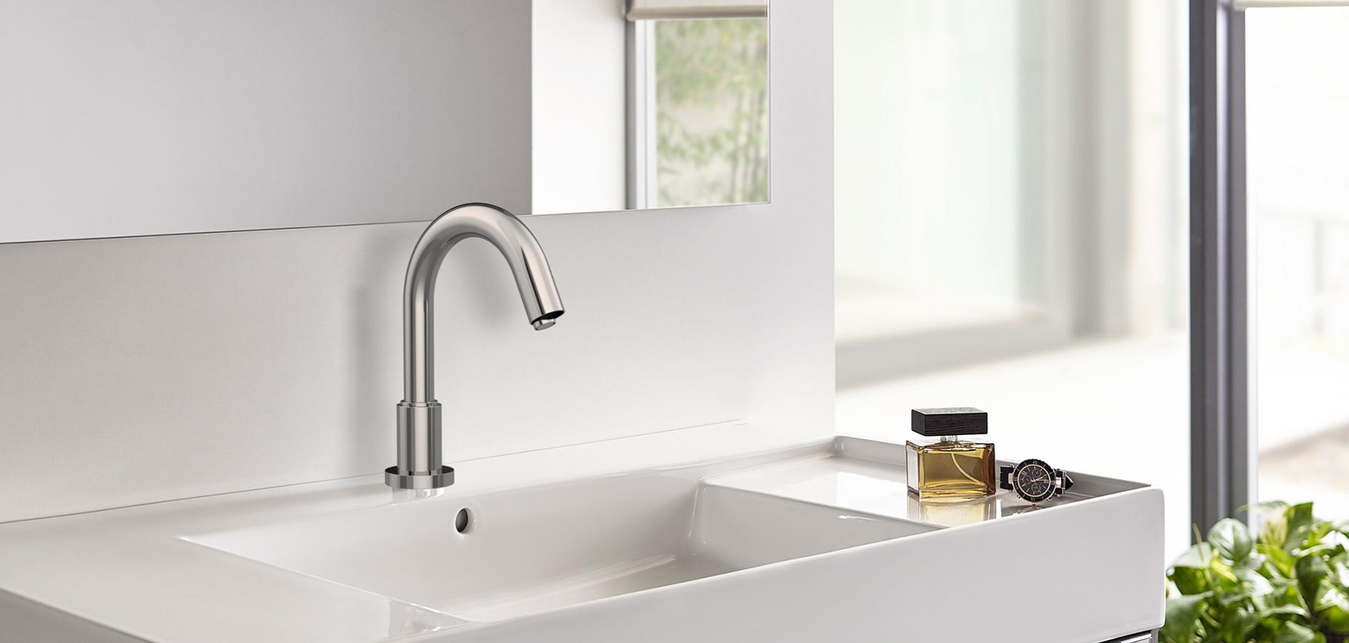 Faucet with presence sensor for top hygiene at home Roca Life