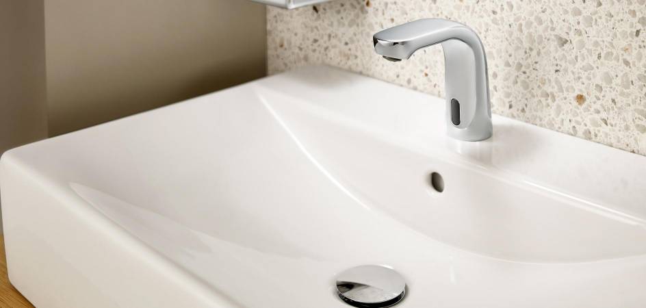 Benefits of installing a battery-powered electronic faucet - Roca